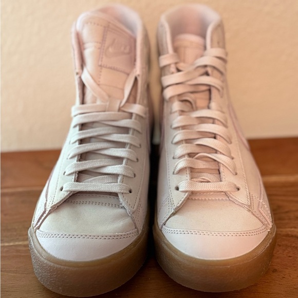 Never Worn NIKE Mid ‘77 Blazers Pearl Pink w/ Gum Sole - Picture 2 of 3